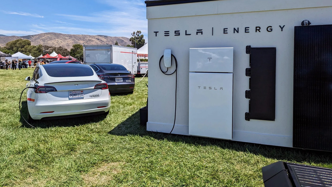 Tesla’dan elektrik kesintilerine karşı ucuz çözüm: Aylık 35 dolara ev tipi batarya kiralaması